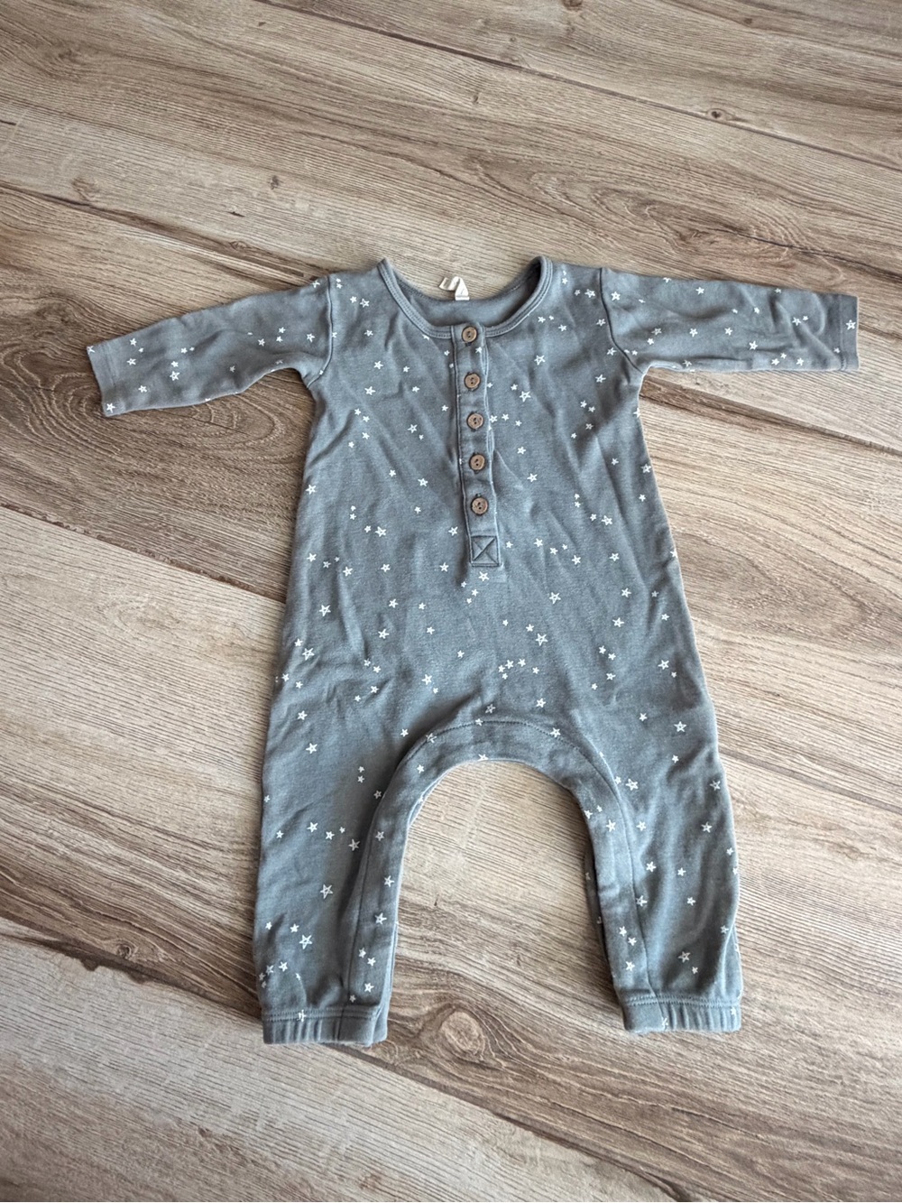 Quincy Mae Grey Long-Sleeve Star Print One-Piece Bodysuit
